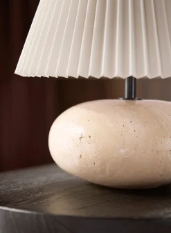 Accordion-pleat table lamp