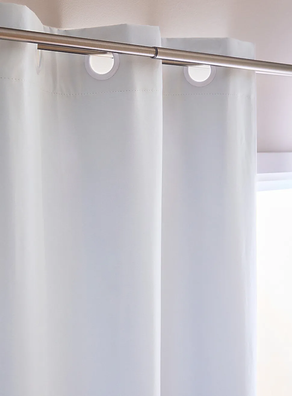 Blackout curtain lining