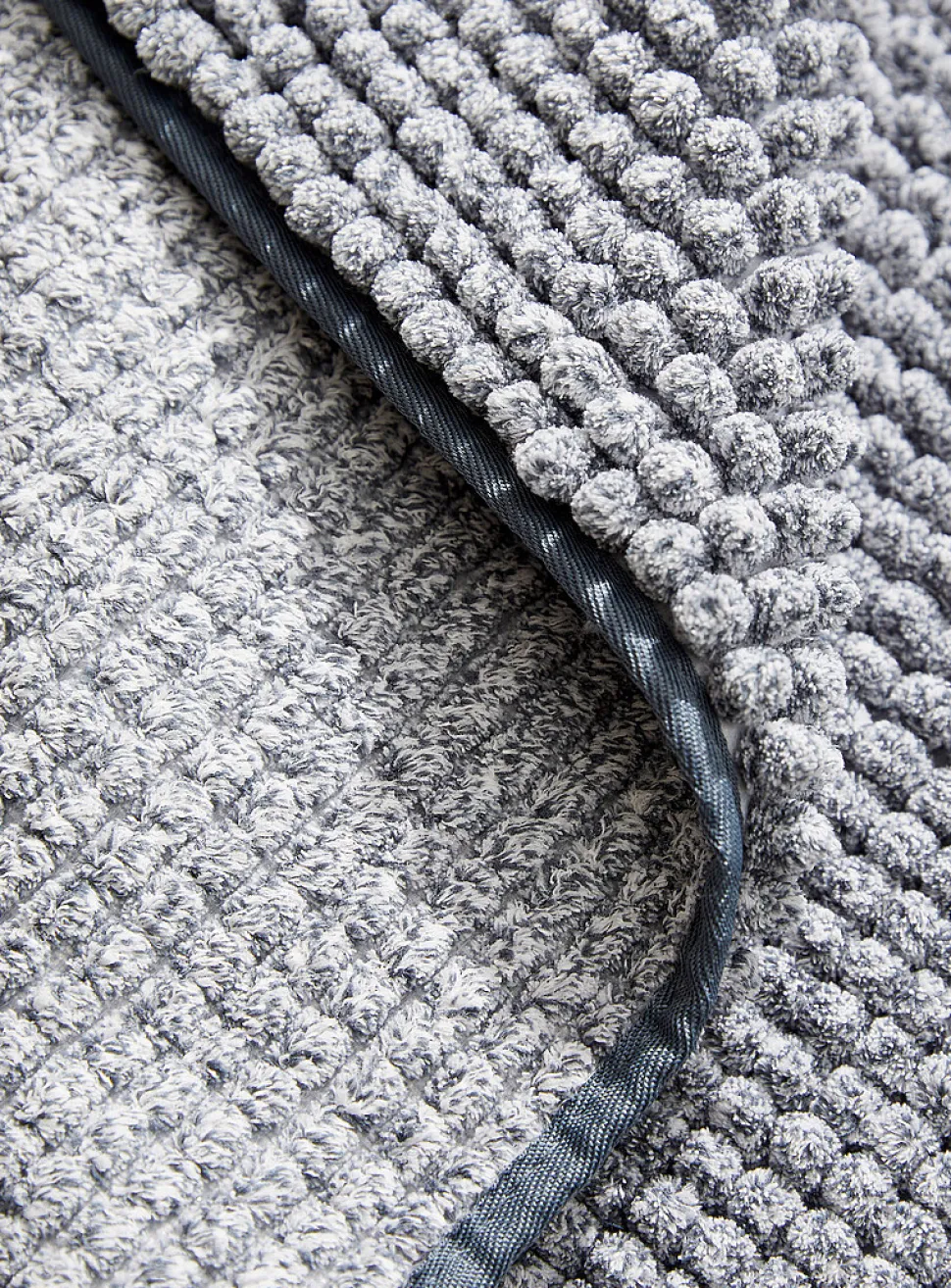 Bleached chenille bath mat