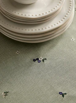 Blueberry embroidered tablecloth