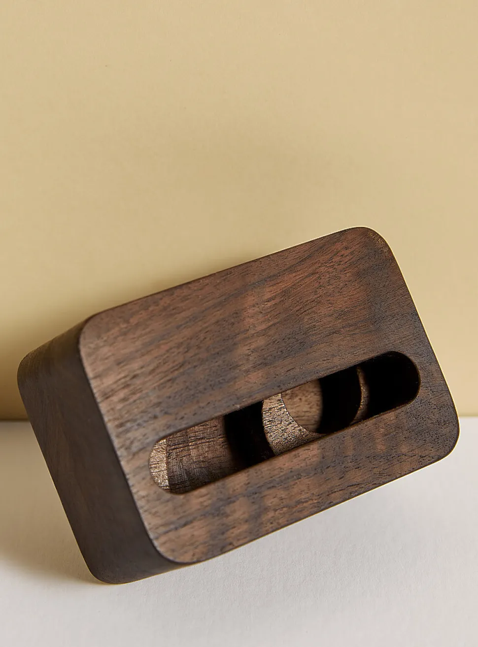 Cell phone sound amplifier