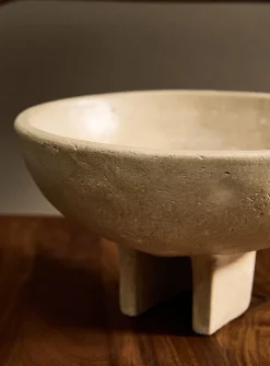 Circular decorative cement pedestal bowl