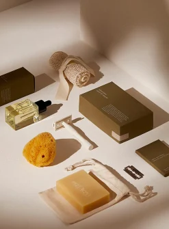 Complete shaving box set