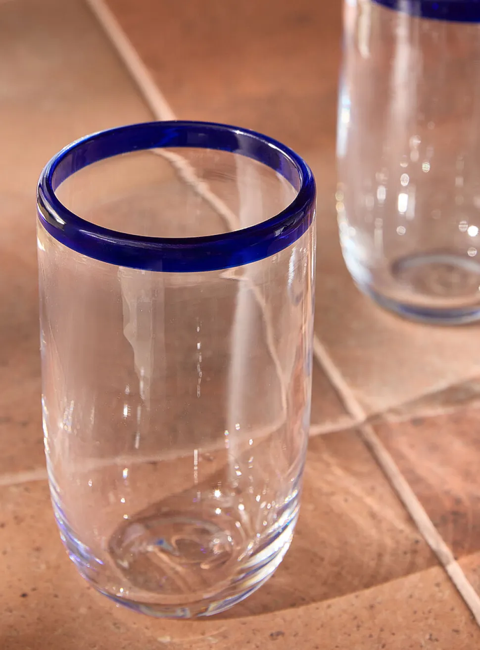Contrasting trim large glasses