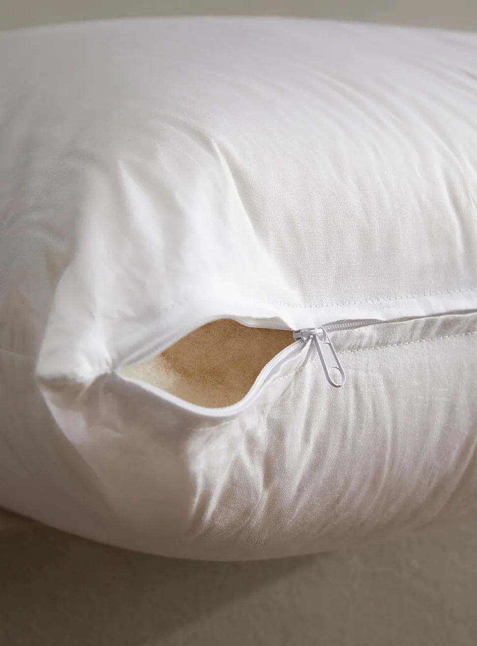 Cotton and wool medium pillow