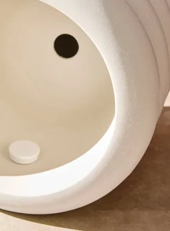 Donut tiered indoor/outdoor planter