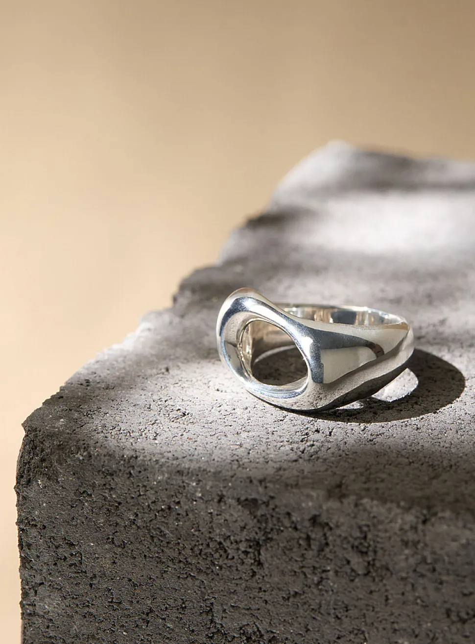 Eira ring