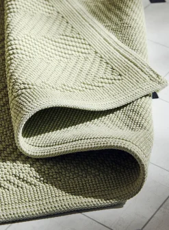 Embossed knots chevron bath mat