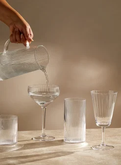 Fine grooved pitcher