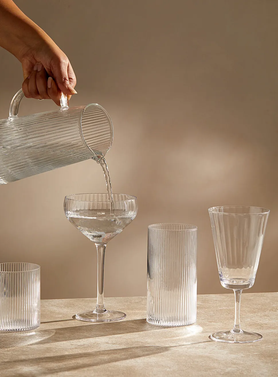 Fine grooved pitcher