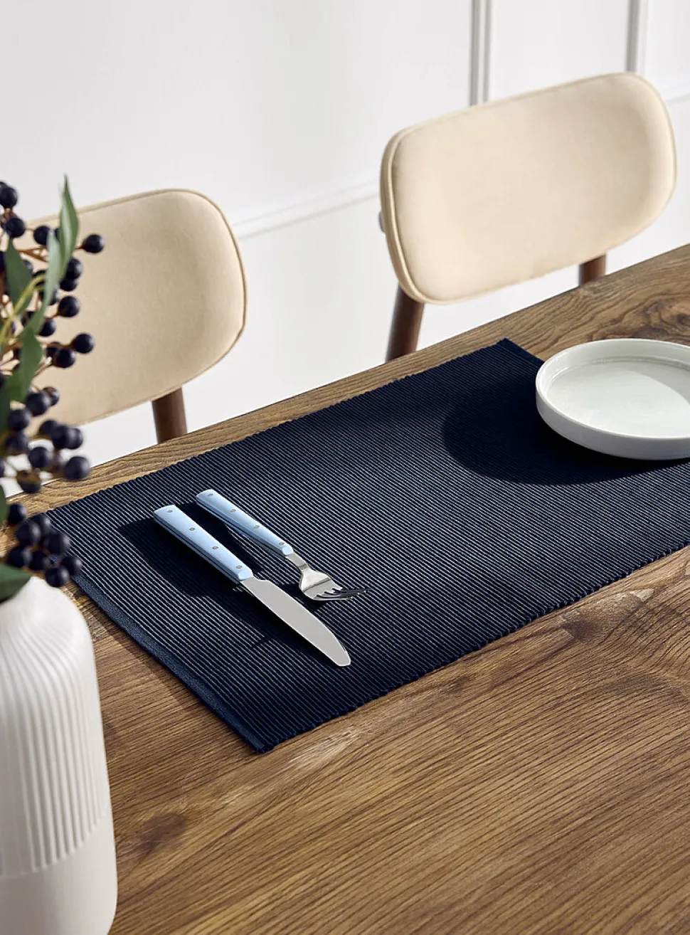 Fine grooves placemat
