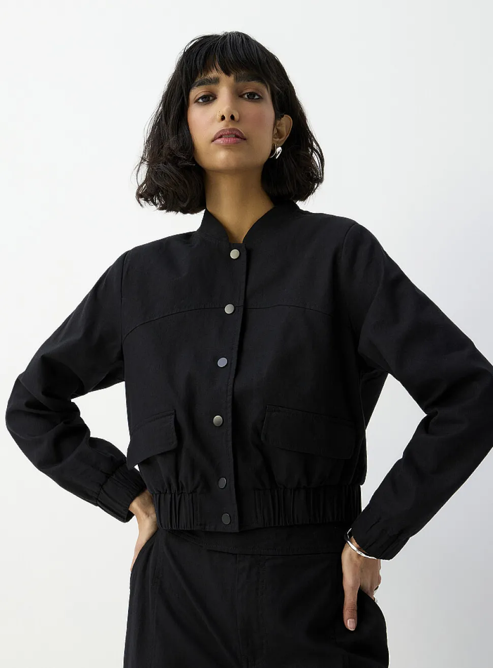 Flap pockets cropped linen-blend jacket