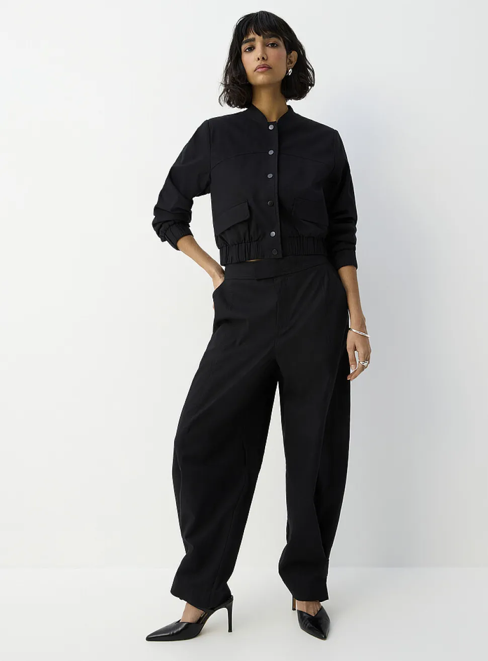 Flap pockets cropped linen-blend jacket