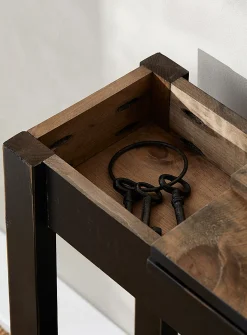 Flip top accent table