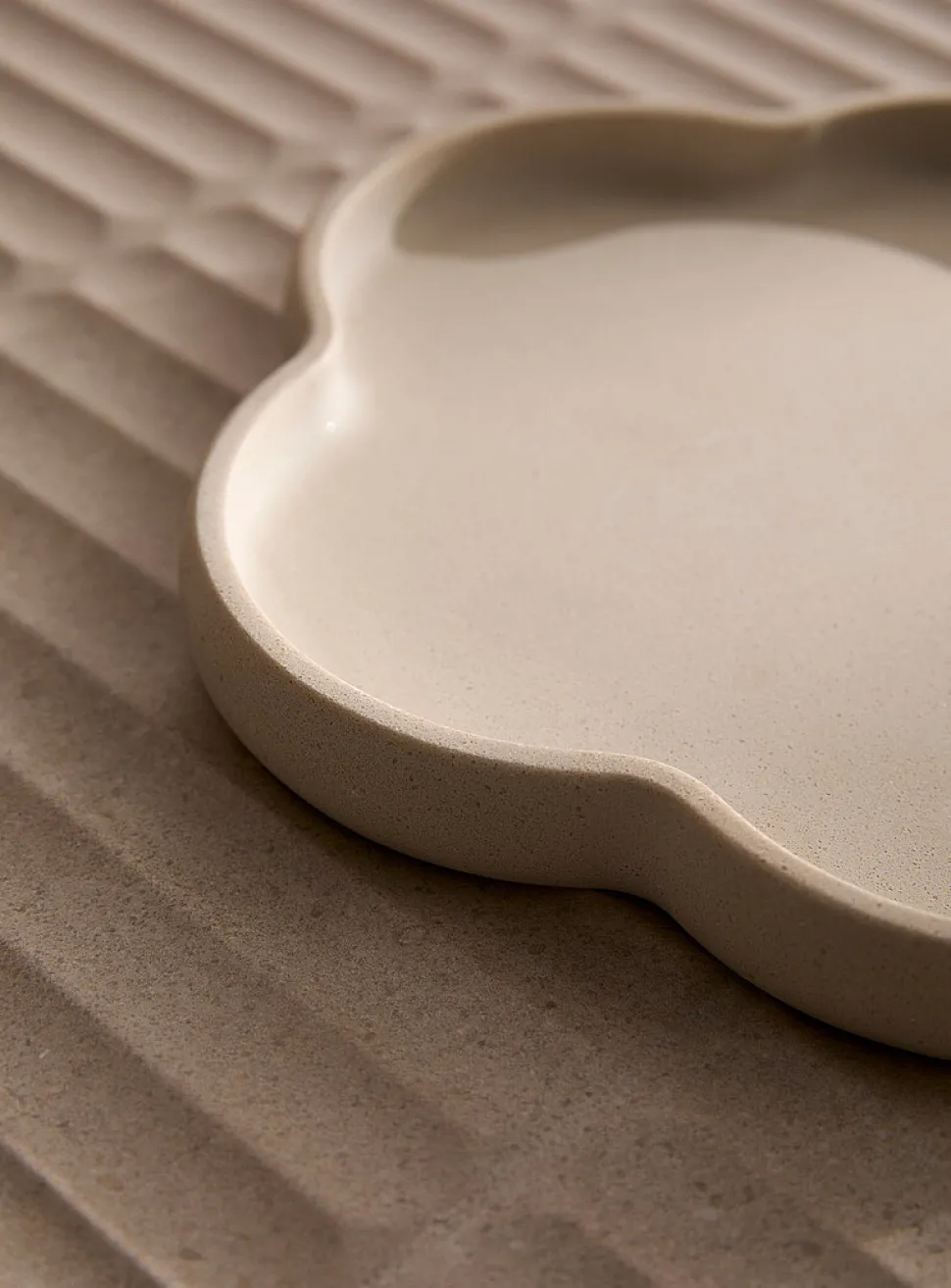 Floral silhouette tray