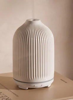Fluted essential oil diffuser