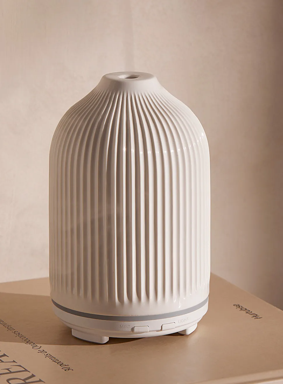 Fluted essential oil diffuser