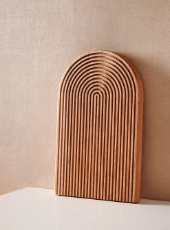 Grooved arch catch-all tray