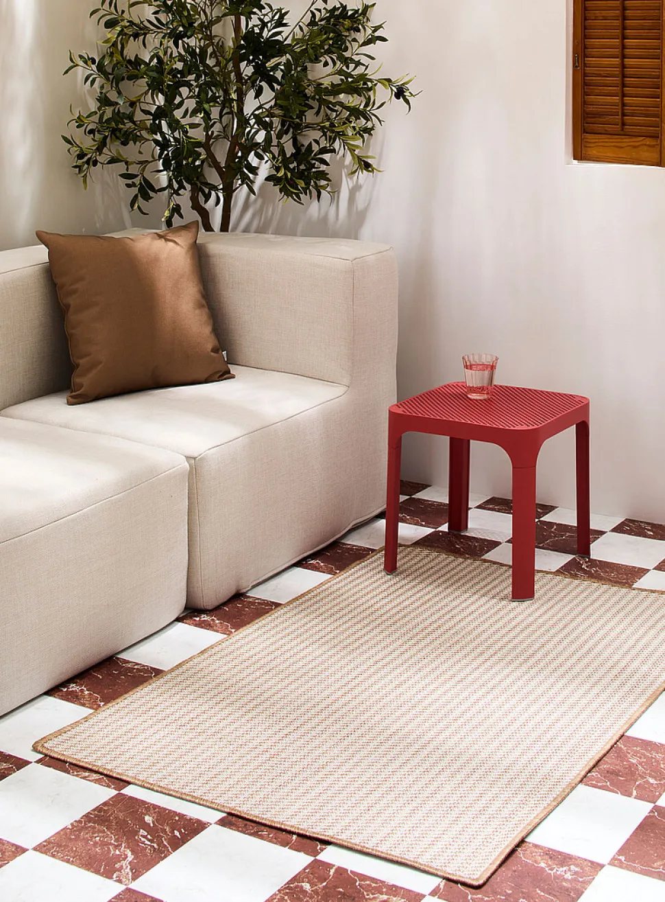 Hatched stripes outdoor rug