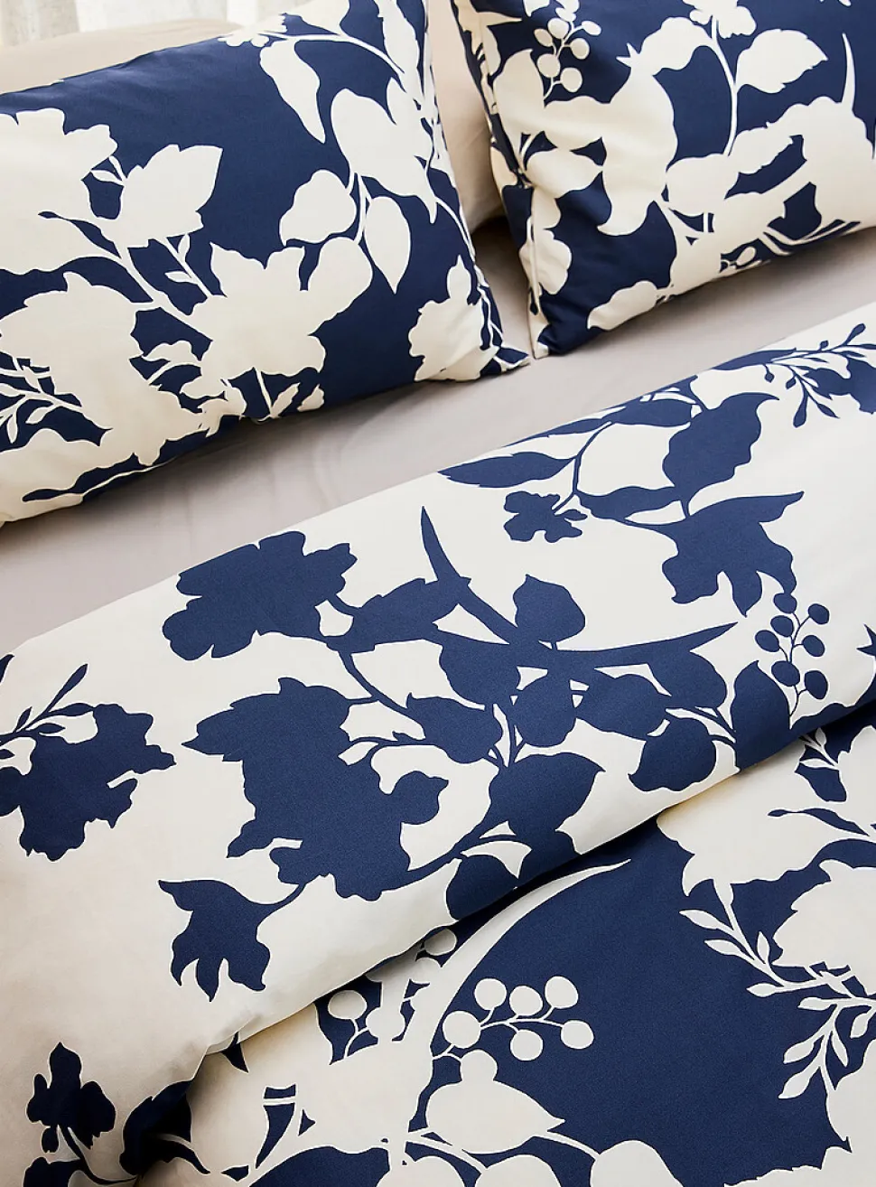 Lila floral poetry navy blue duvet cover set