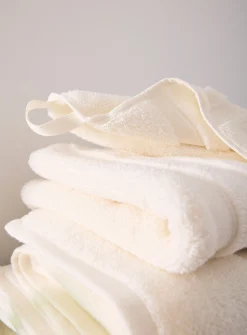 Luxurious organic cotton towels