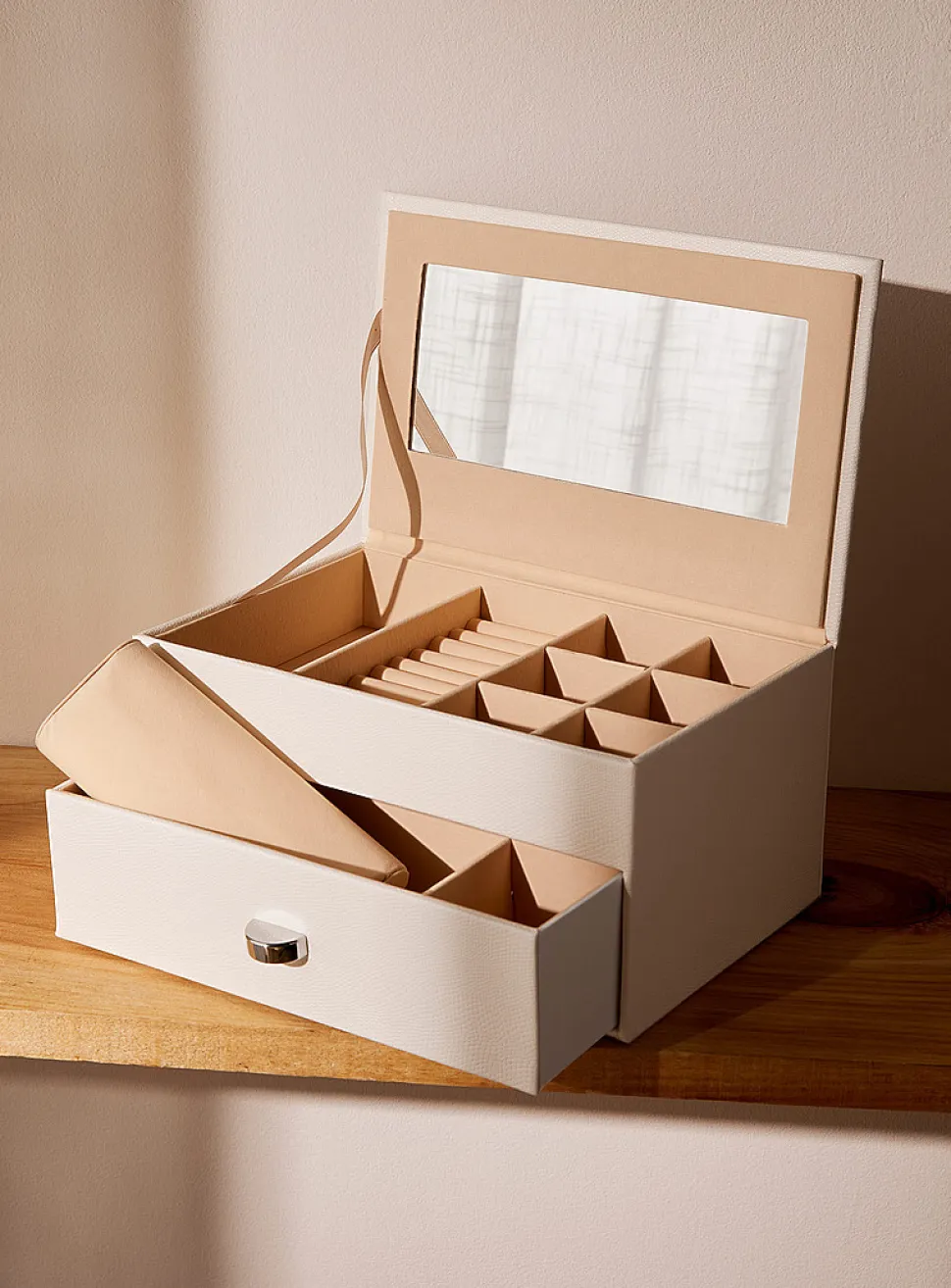 Modern jewellery box