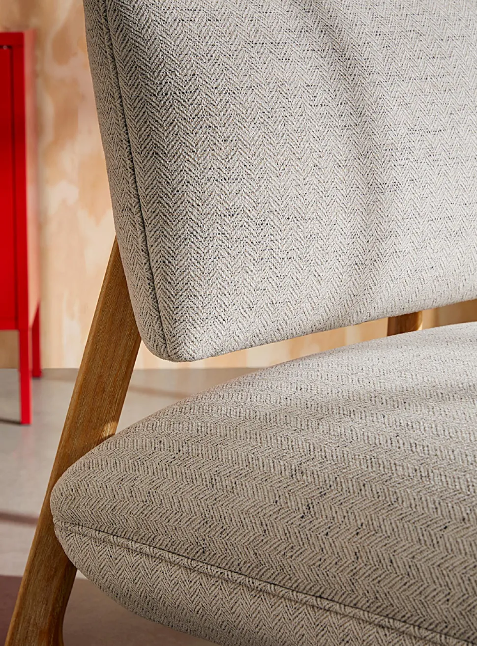 Modern lounge chair