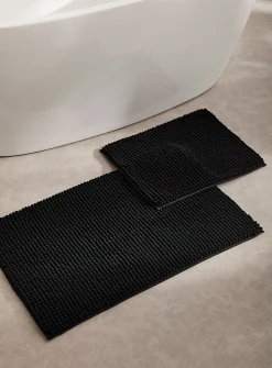 Monochrome chenille bath mat