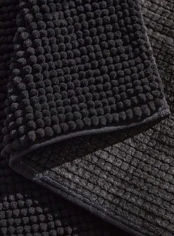 Monochrome chenille bath mat