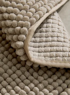 Monochrome chenille bath mat