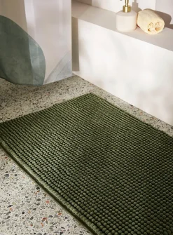 Monochrome chenille bath mat