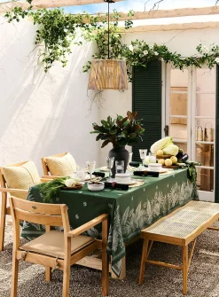 Oasis-border jacquard tablecloth
