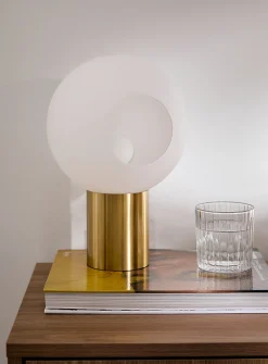 Openwork globe table lamp