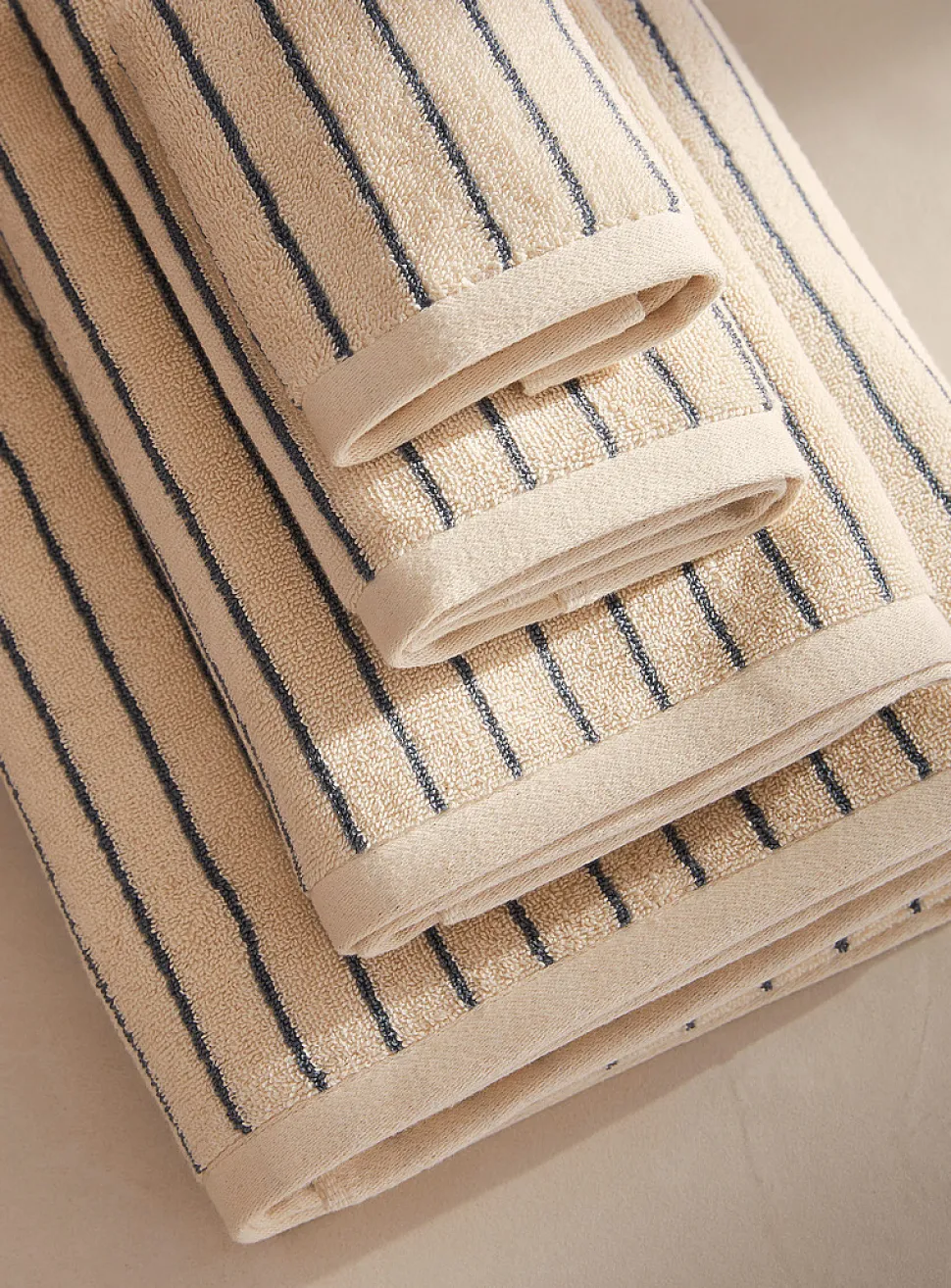 Pinstriped organic cotton towels