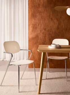 Polycarbonate and metal armrest chairs