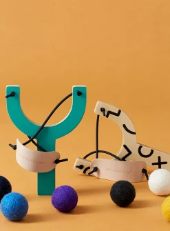 Pompom slingshot