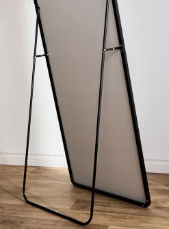 Rectangular standing mirror with rounded corners