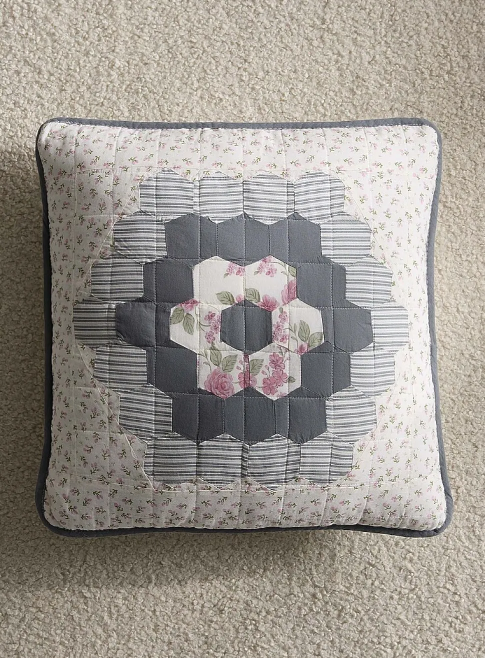 Removable-cover nostalgic floral patchwork cushion