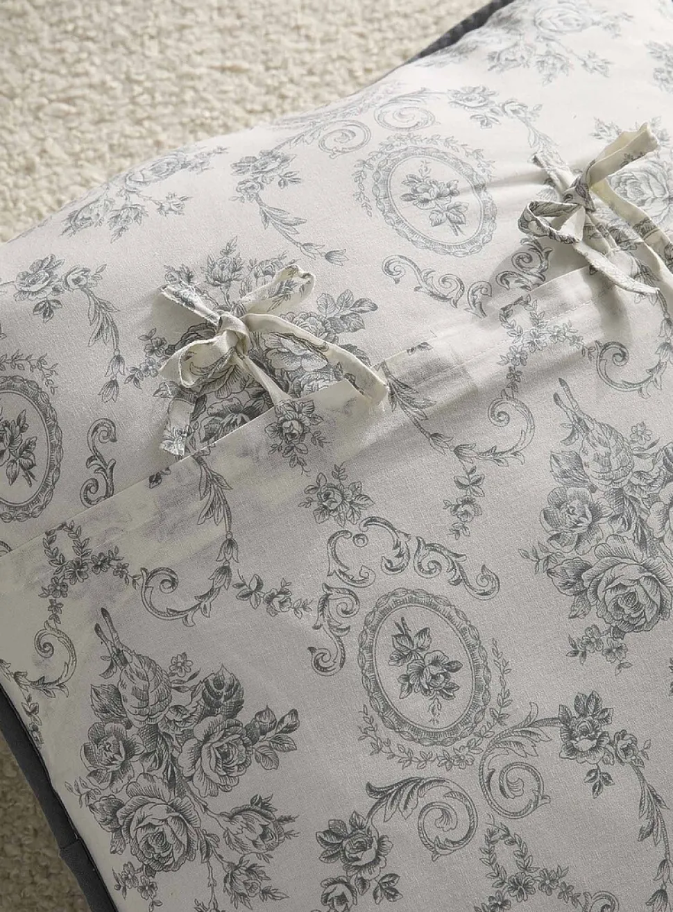 Removable-cover nostalgic floral patchwork cushion