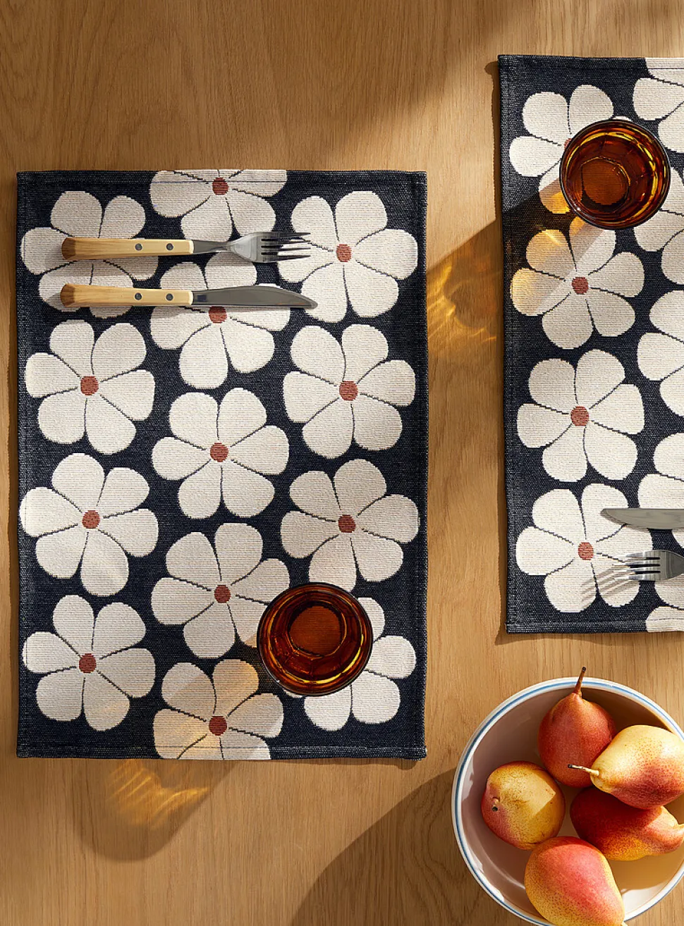 Retro daisies tapestry placemats