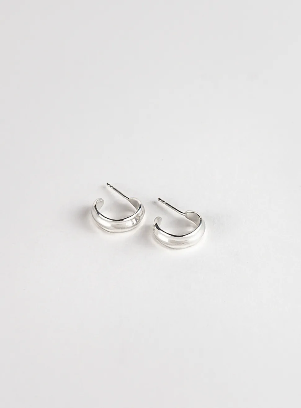 Ria small sterling silver hoop earrings