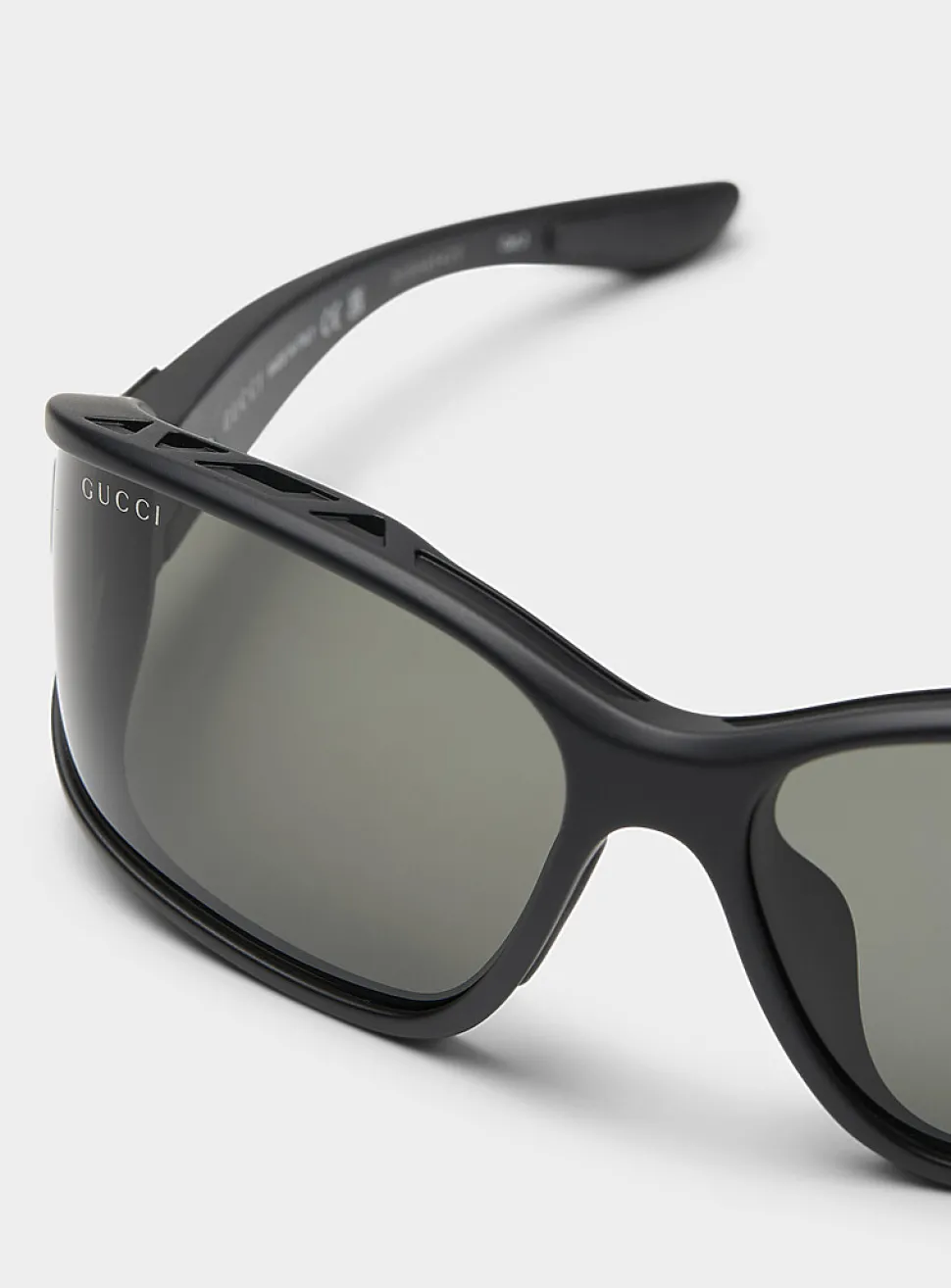 Round sport sunglasses