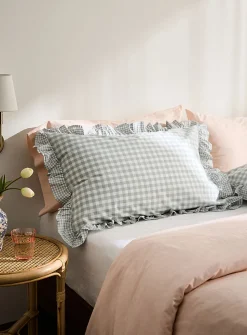 Ruffled border gingham pattern pillow sham