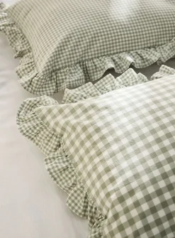 Ruffled border gingham pattern pillow sham