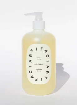 Sea kelp and green tea extracts hand soap