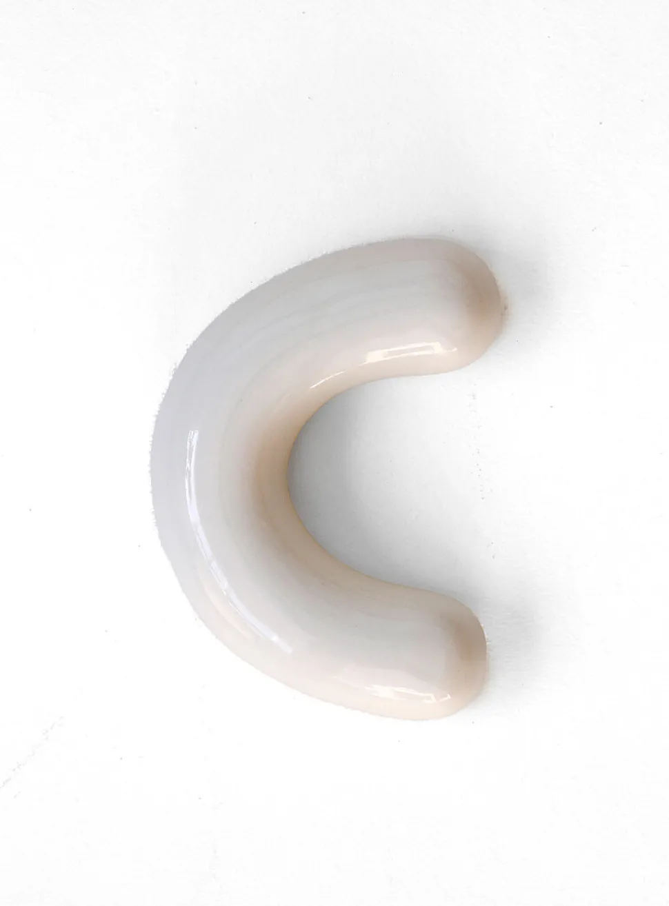 Semiporcelain letter C wall ornament