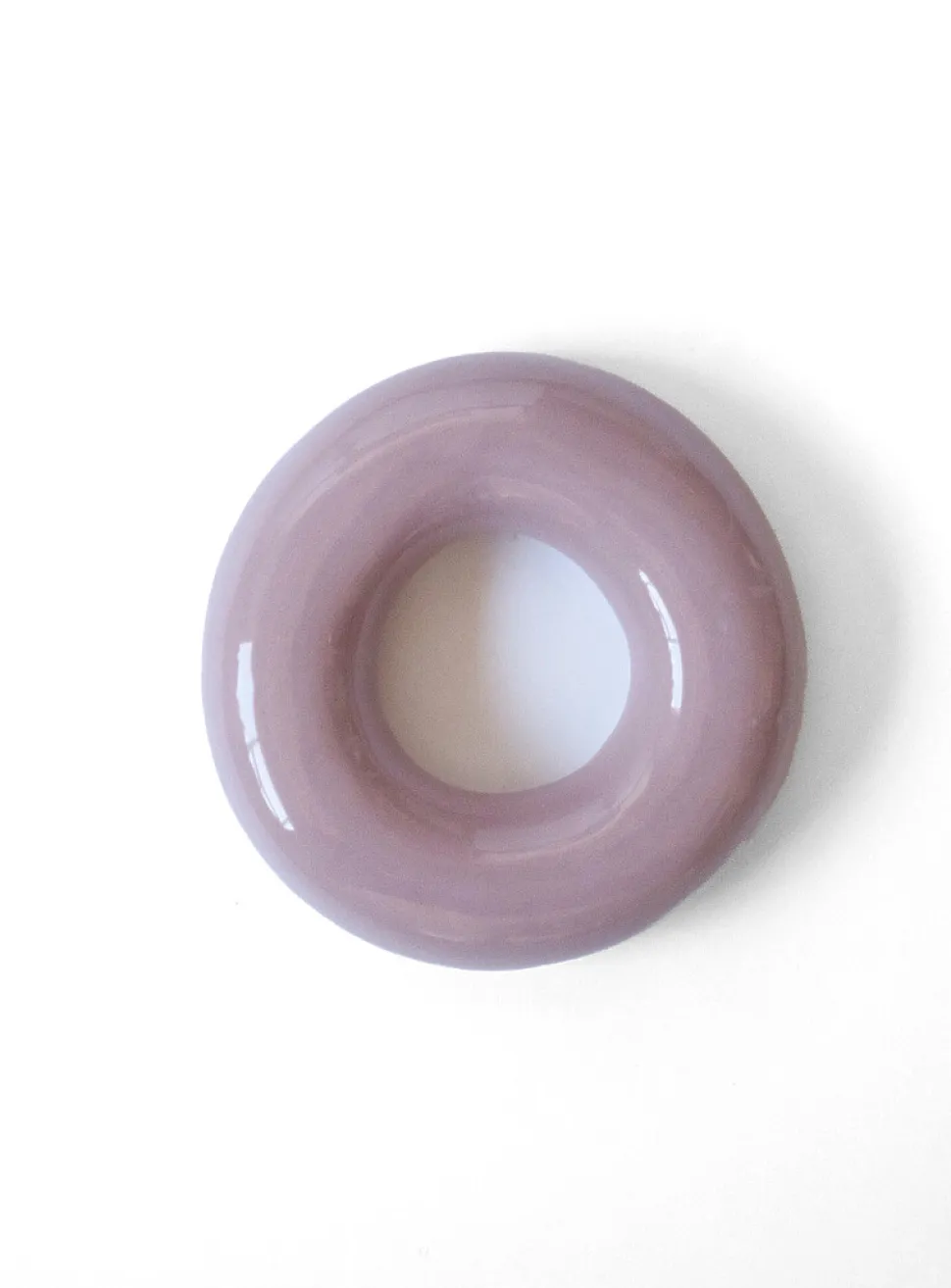 Semiporcelain letter O wall ornament