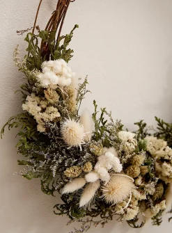 Sia dried plant wreath