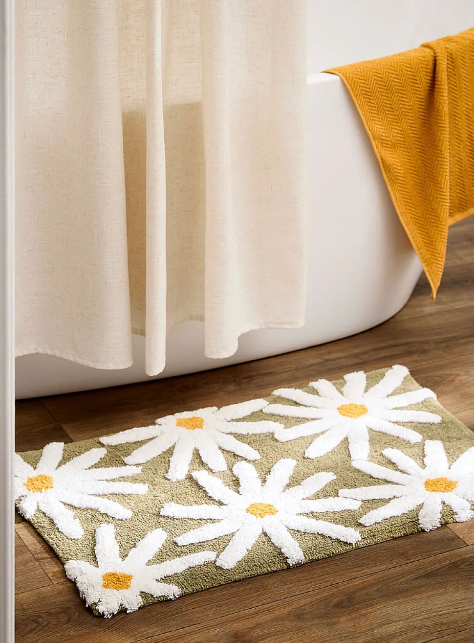 Small daisies bath mat