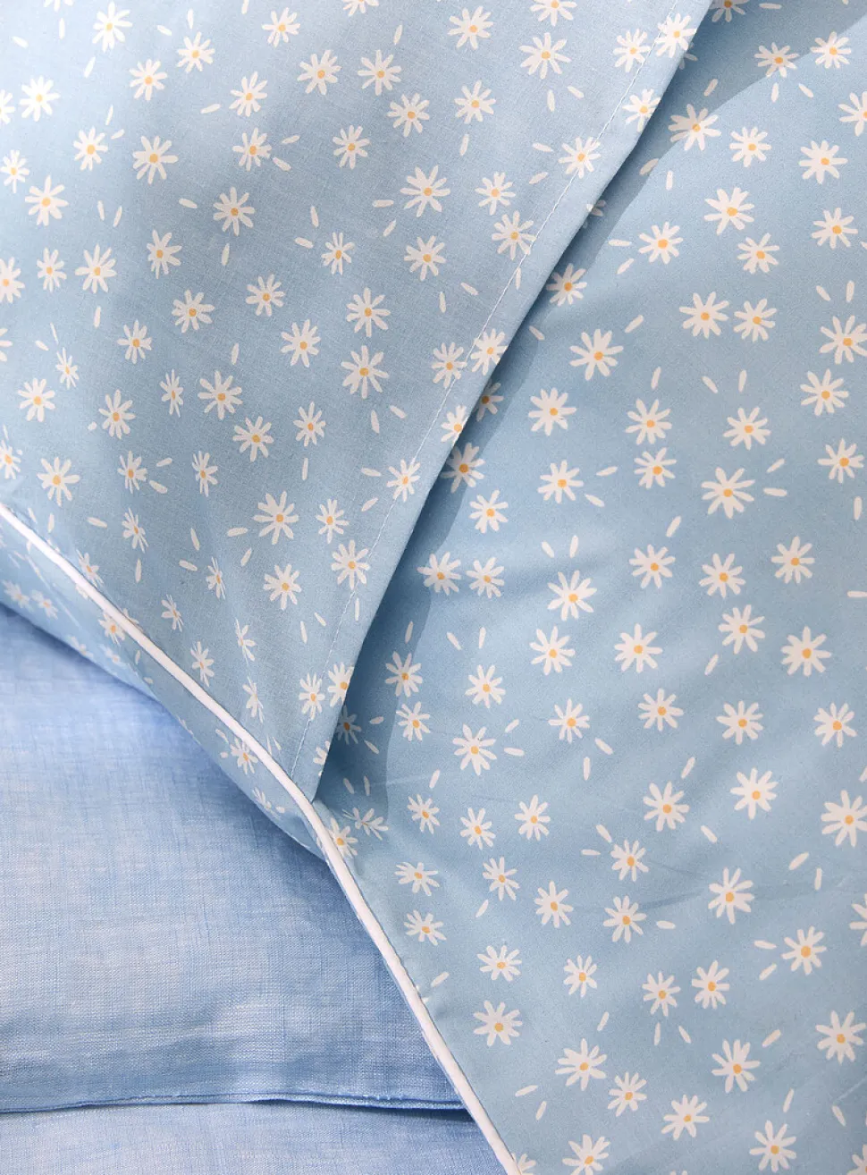 Small daisies percale body pillow sham